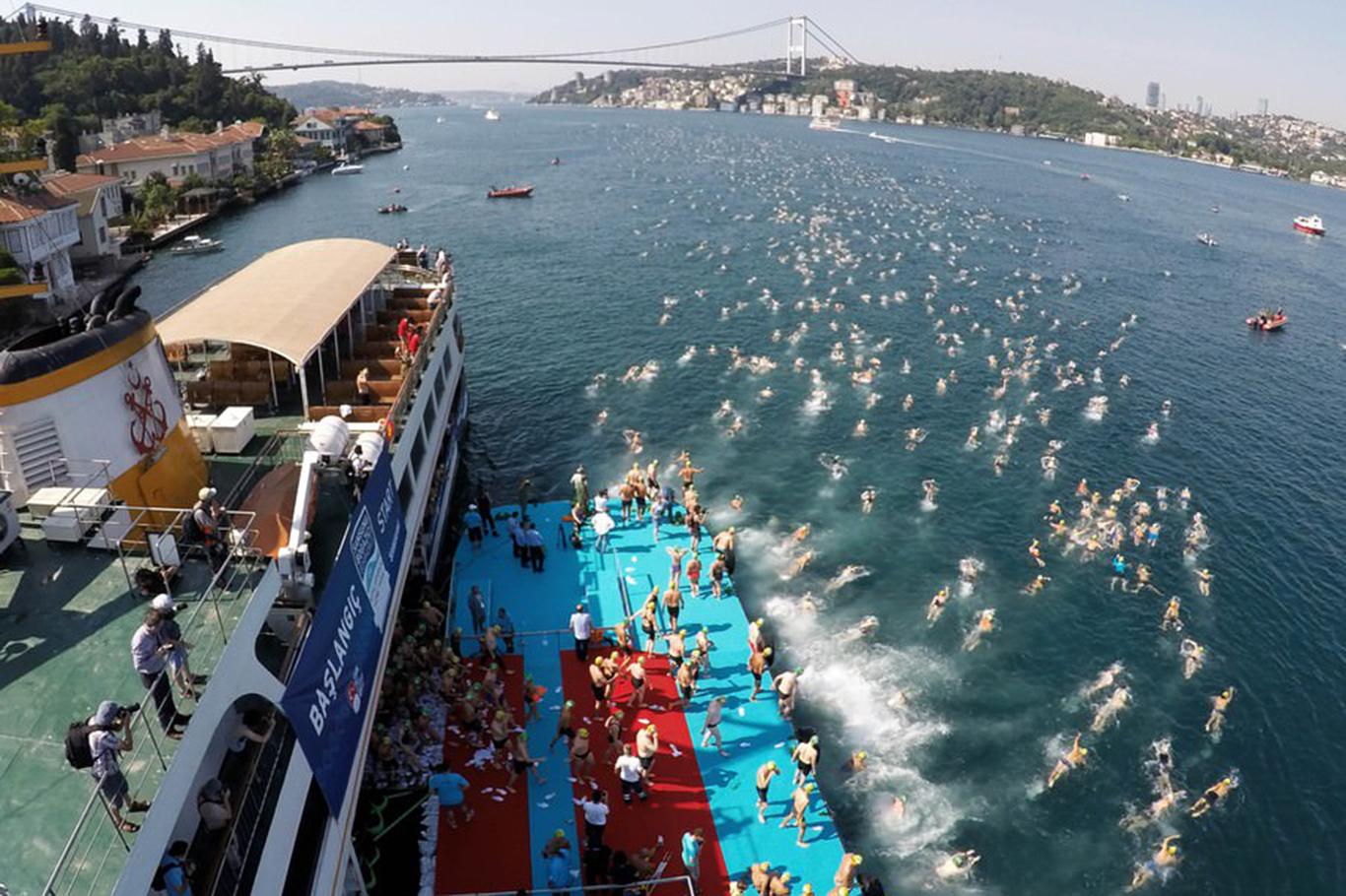 Boğaziçi “Kıtalararası Yüzme Yarışı” nedeniyle bazı vapur seferleri iptal edildi